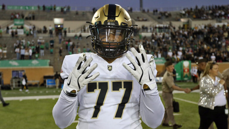 No. 18 Army Black Knights vs. No. 6 Notre Dame Fighting Irish (-14.5)