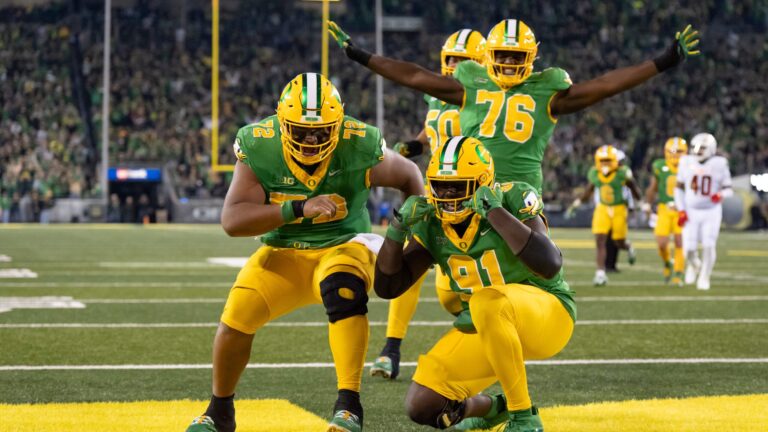 1. Oregon Ducks 11-0