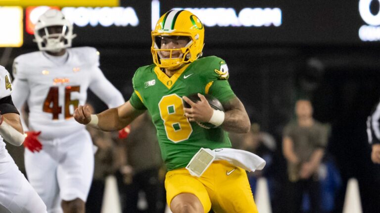 No. 1 Oregon (10-0, 7-0)
