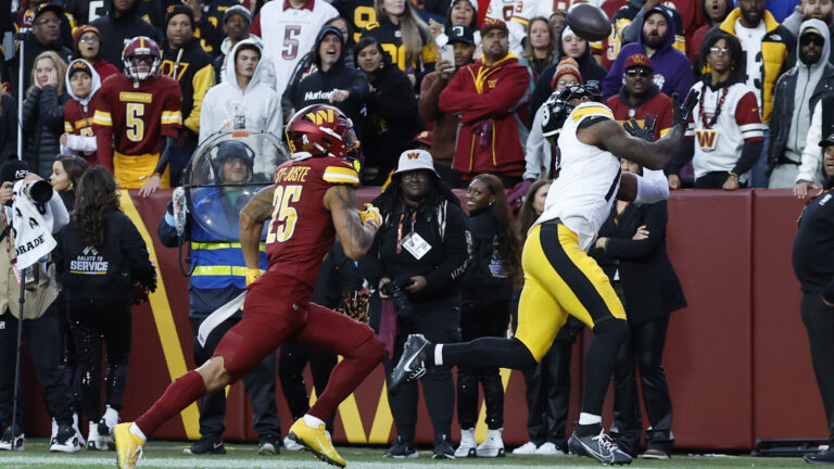 Mike Williams Shows up With a Bang