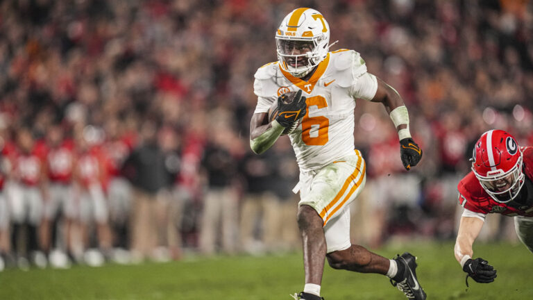 11) Tennessee Volunteers (8-2)