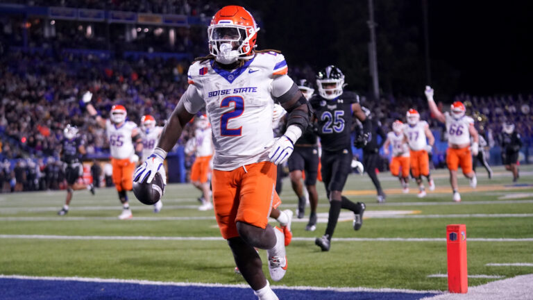 No. 12 Boise State Broncos (-22.5) vs Wyoming Cowboys