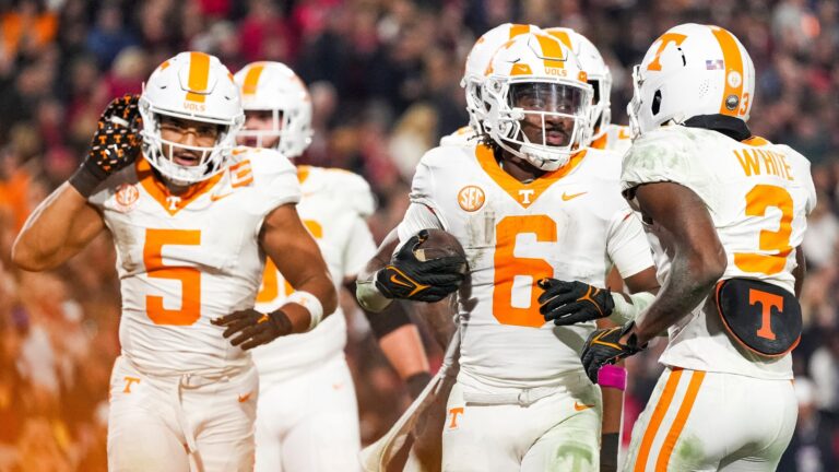 2) Tennessee Volunteers (9-2)