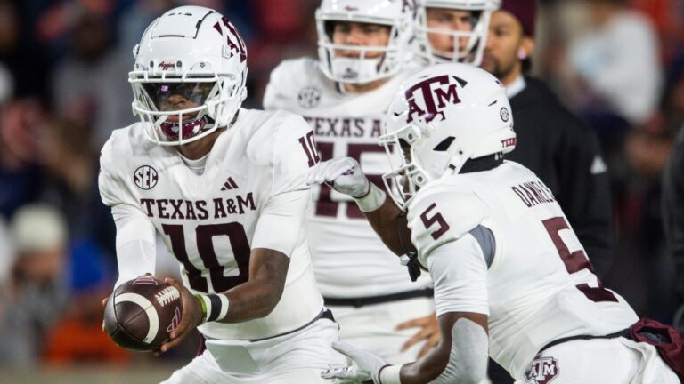 4) Texas A&M Aggies (8-3)