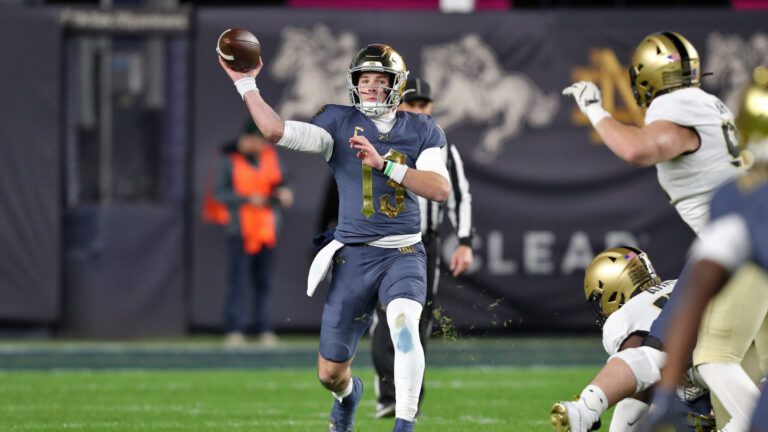 5) Notre Dame Fighting Irish