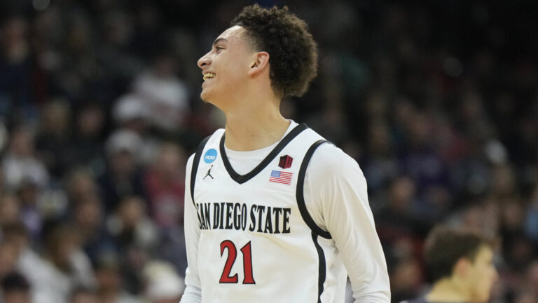 19. Houston Rockets (via Phoenix): Miles Byrd, F, San Diego State