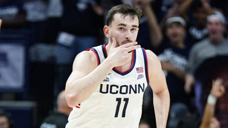 24. Golden State Warriors: Alex Karaban, F, UConn