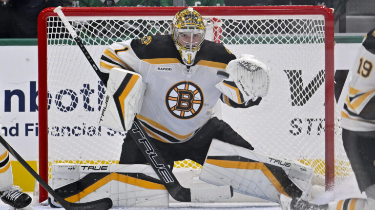 Jeremy Swayman (G)