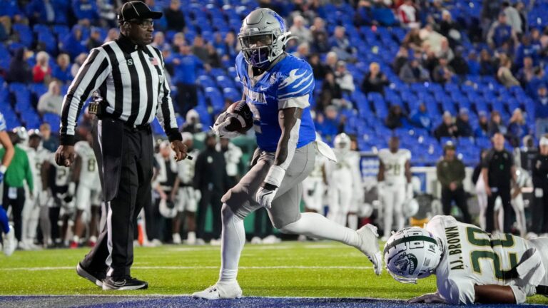 25) Memphis Tigers (10-2)