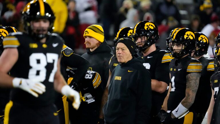 Reliaquest Bowl: Iowa Hawkeyes vs. South Carolina Gamecocks - December 31