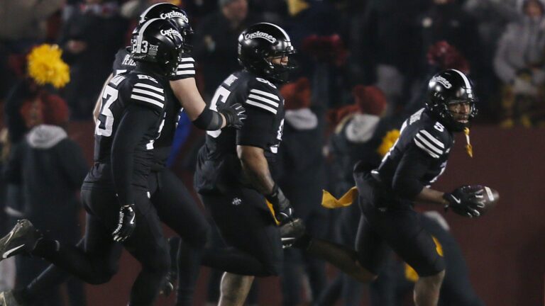 6) Iowa State Cyclones (10-2)