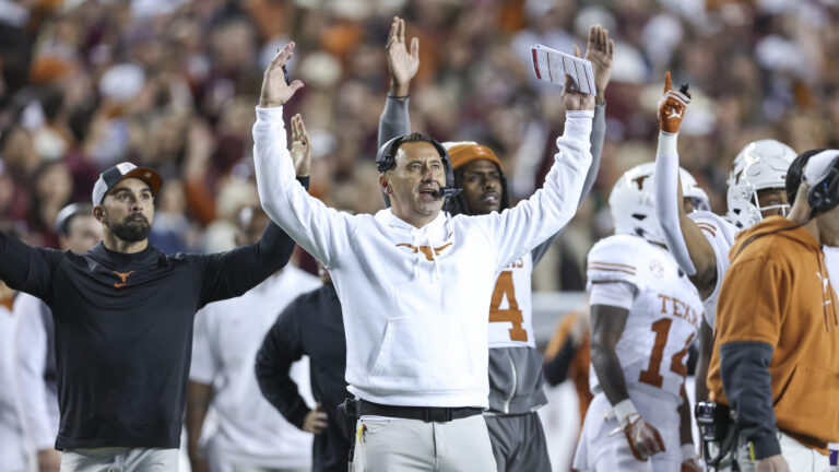 2) Texas Longhorns
