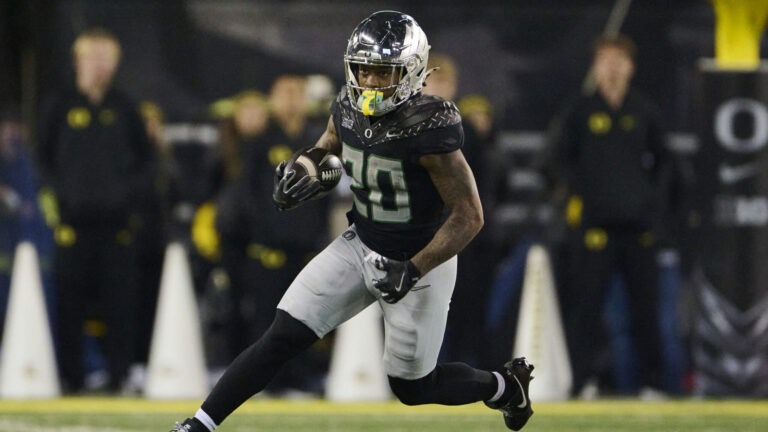 Quarterfinal Matchup: No. 7 Alabama vs. No. 2 Oregon