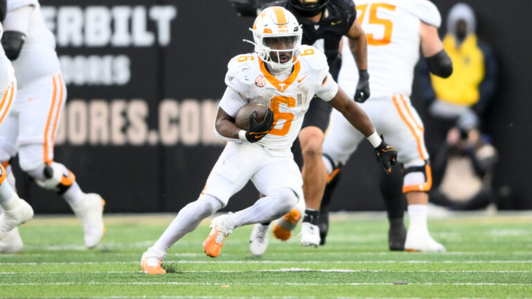 7 Seed: Tennessee Volunteers (10-2)