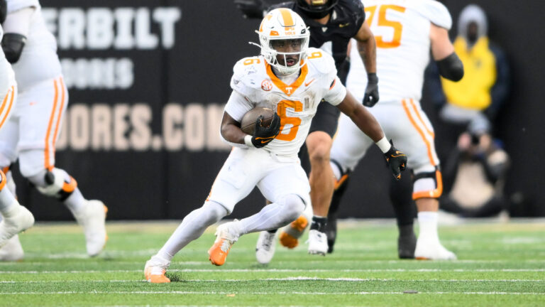 7 Seed: Tennessee Volunteers (10-2)