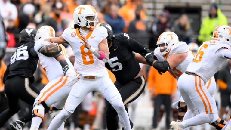 7 Seed: Tennessee Volunteers (10-2)