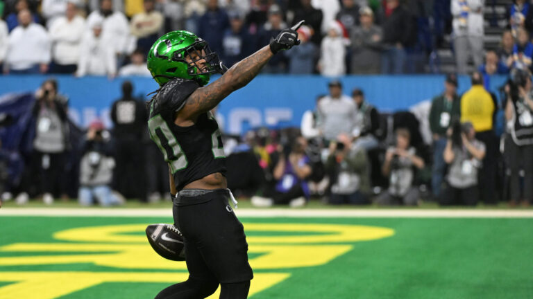 1) Oregon Ducks (13-0)