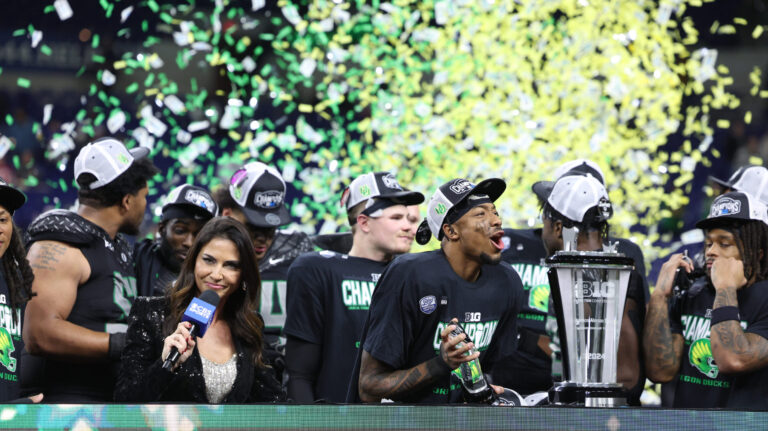 #1 Oregon Ducks (13-0)
