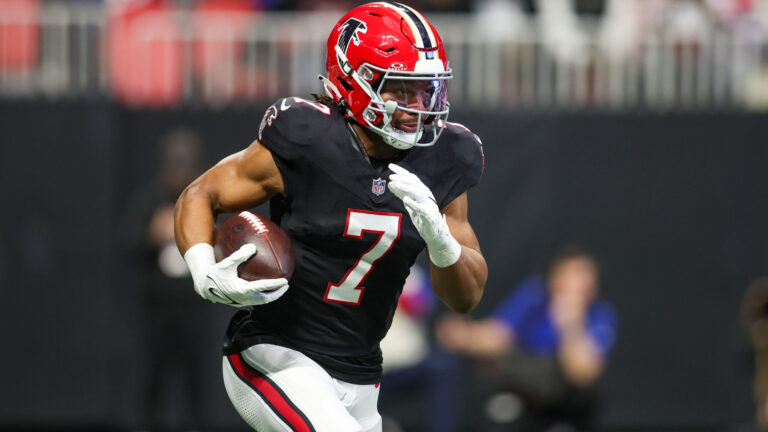Bijan Robinson OVER 81.5 Rushing Yards (-113)