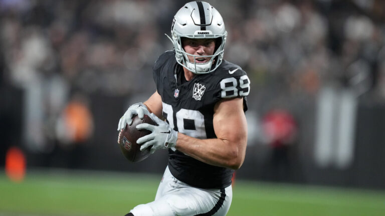 Brock Bowers OVER 71.5 Receiving Yards (-113)