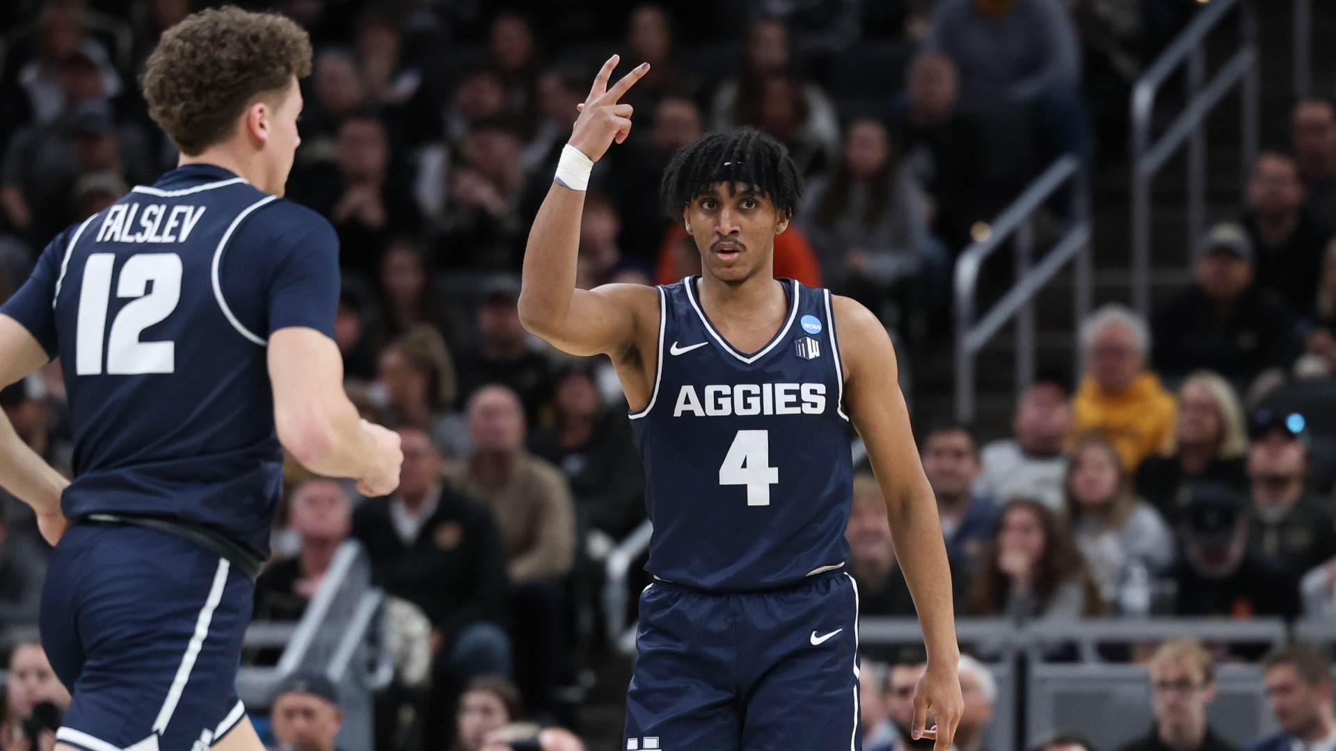 3. Utah State (19-2)