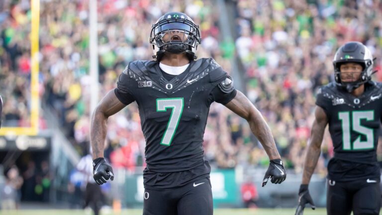 3) Oregon Ducks