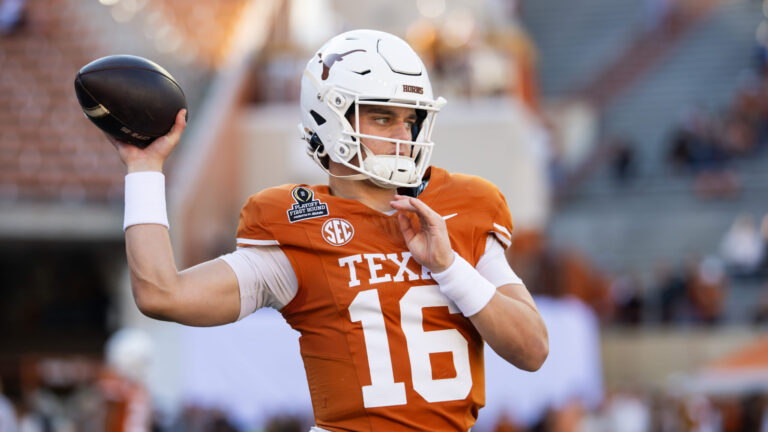 2) Texas Longhorns