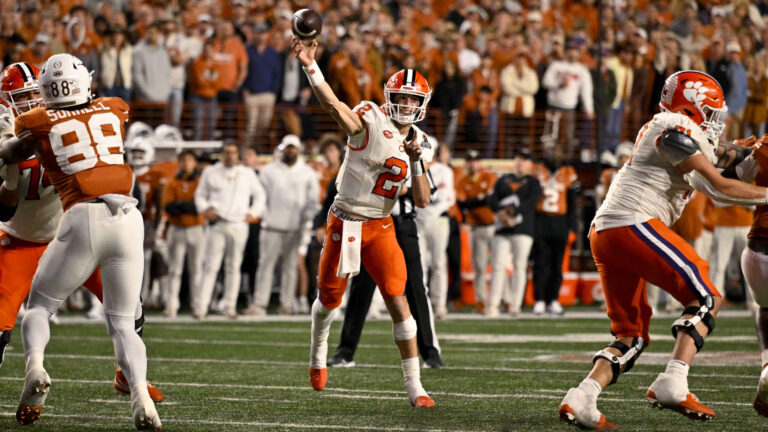 10) Clemson Tigers