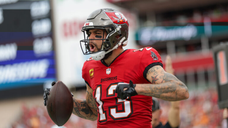Mike Evans OVER 97.5 Receiving Yards (-113)