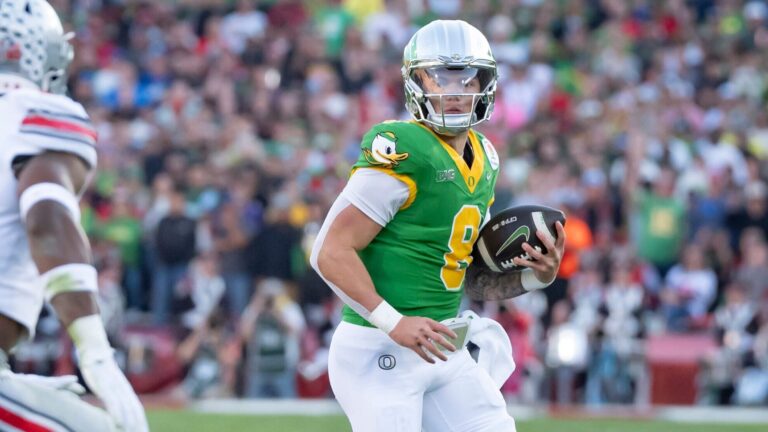 10. Dillon Gabriel, Oregon