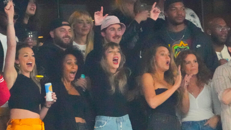 Swift Hits the Big Apple