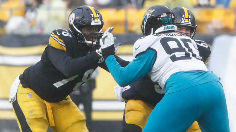 28. James Daniels, G (Jaguars)