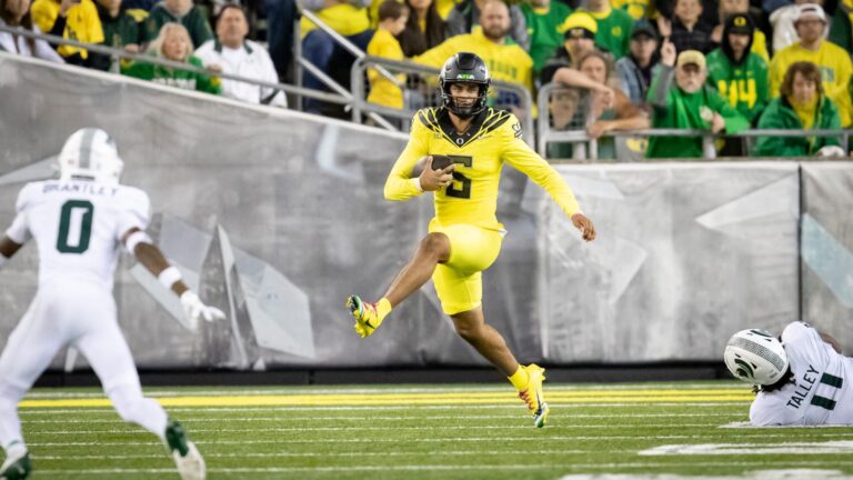 33. Dante Moore - Oregon Ducks