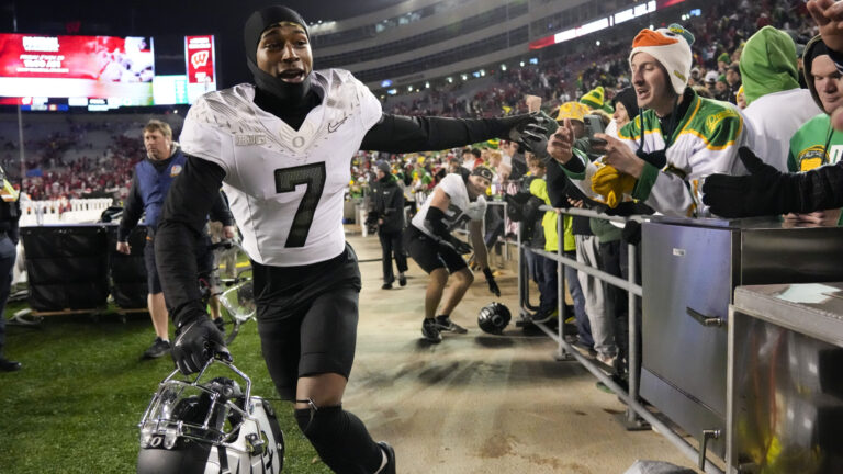 5. Evan Stewart - Oregon Ducks