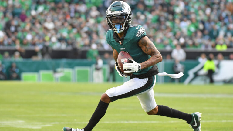 DeVonta Smith to Record 1+ Rushing Yard +1400