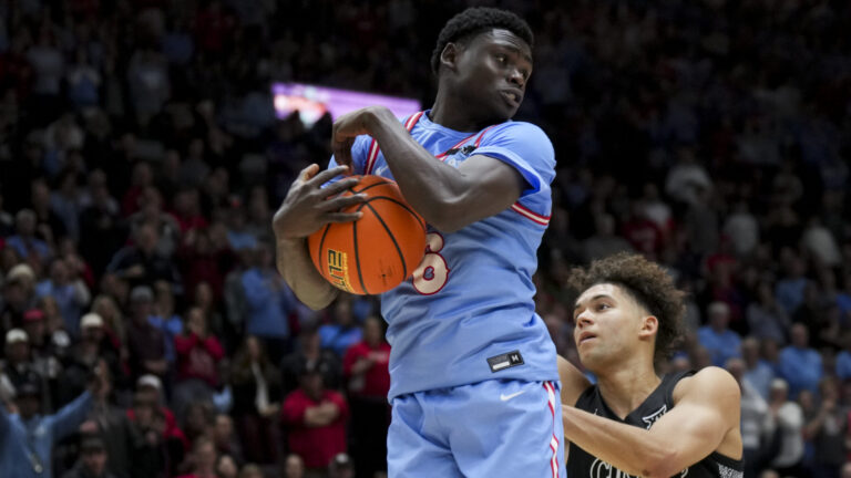 Dayton Flyers vs Loyola (IL) Ramblers