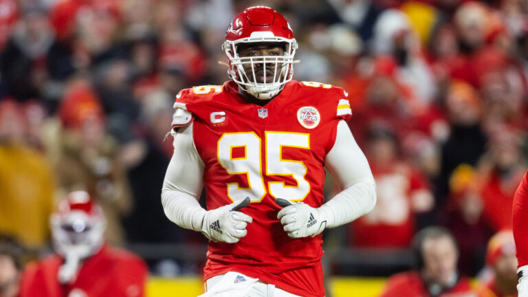 Chris Jones Helps Stop the Run