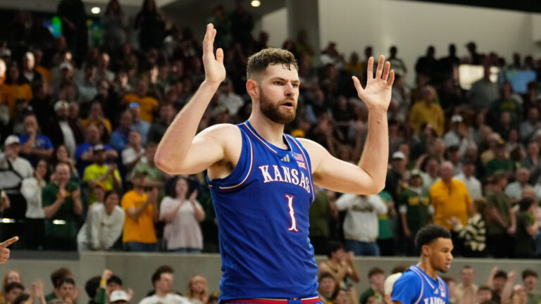 11) Hunter Dickinson, Kansas