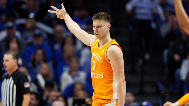 4) Tennessee Volunteers