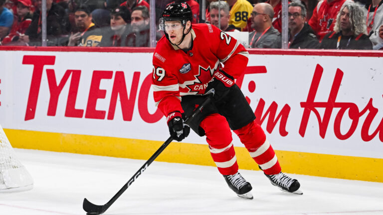 Nathan MacKinnon +200