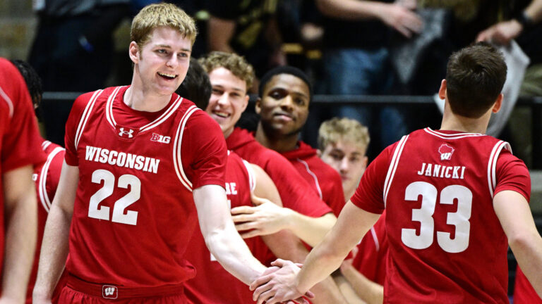 (11) Wisconsin Badgers vs (8) Michigan State Spartans