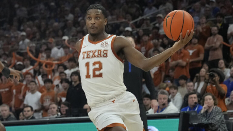 35) Texas Longhorns