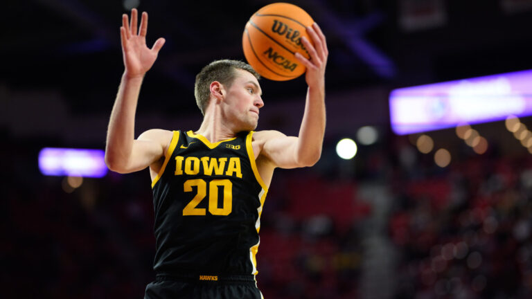 Oregon Ducks vs. Iowa Hawkeyes