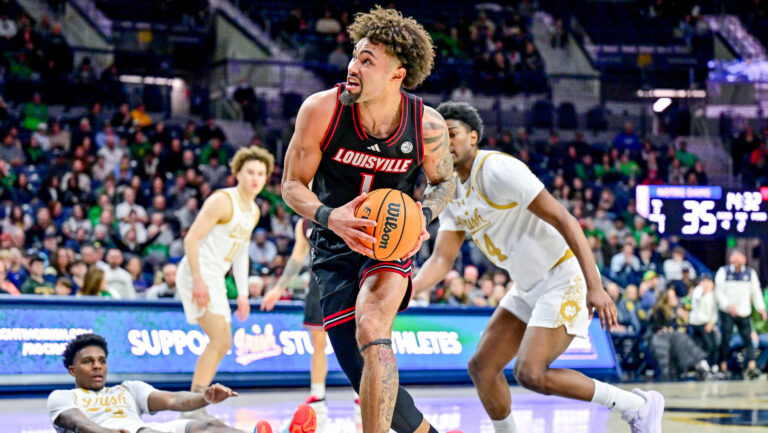 32) Louisville Cardinals
