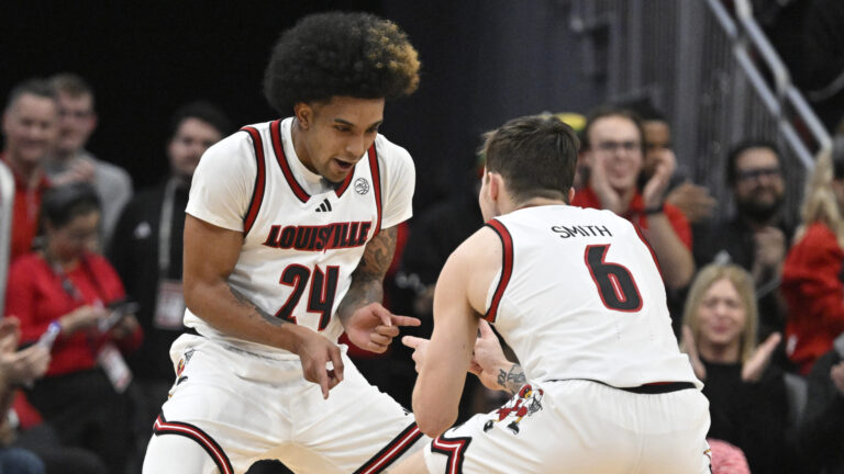 30) Louisville Cardinals