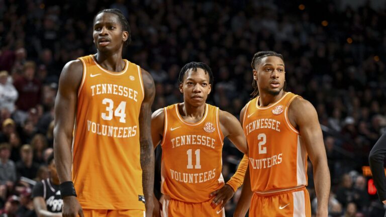 Midwest Region Sweet 16: (3) Kentucky vs. Tennessee (2)