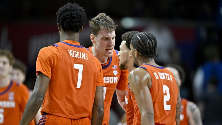 15) Clemson Tigers