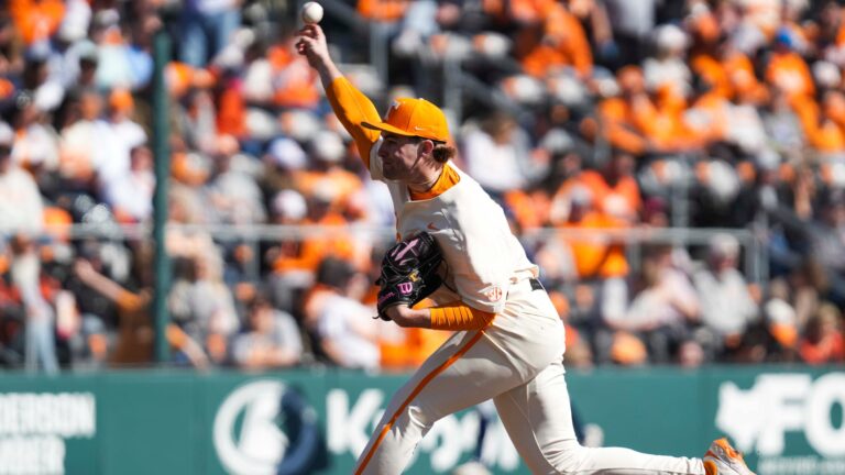 3) Tennessee Volunteers