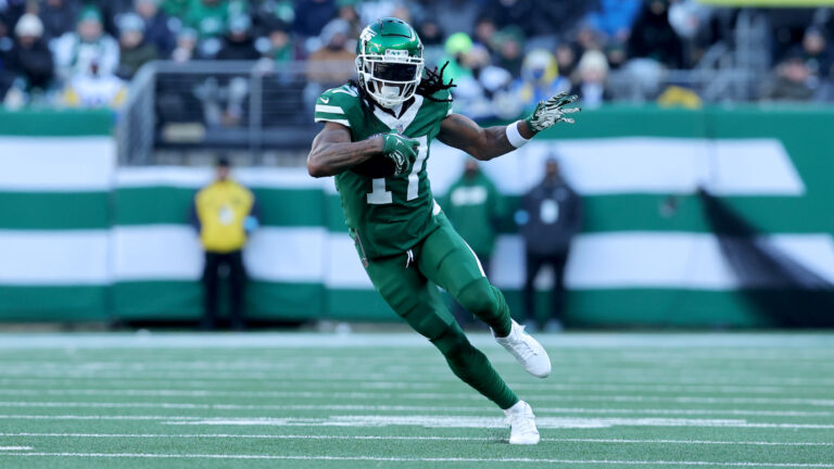 5 Landing Spots for WR Davante Adams Following Release from Jets