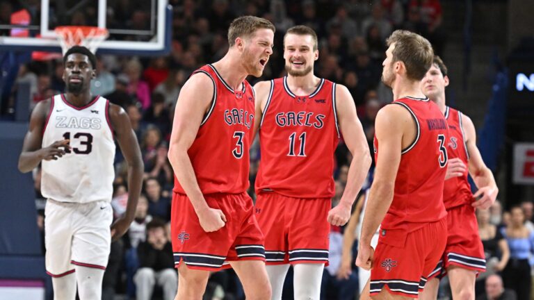 22) Saint Mary's Gaels